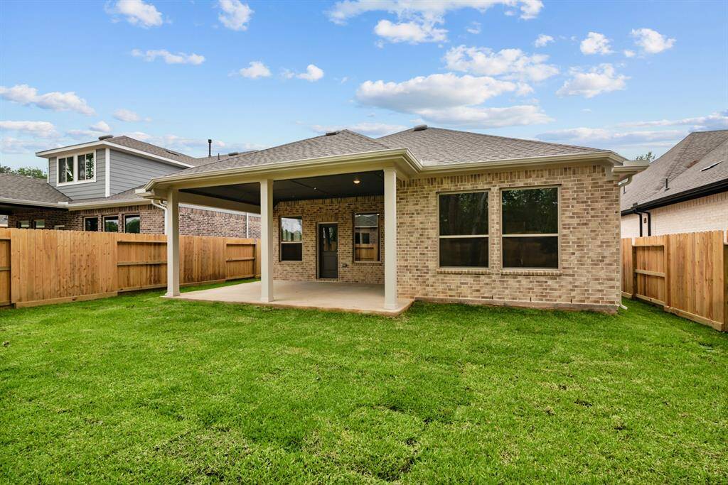 Welcome to The Cloverstone by David Weekley Home. Move-In-Ready Now!