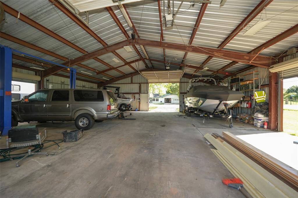 Spacious shop