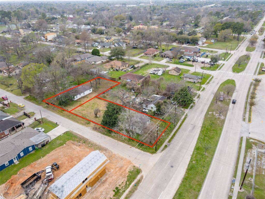 Adjacent lot for sale. Corner lot also available – see separate listing.