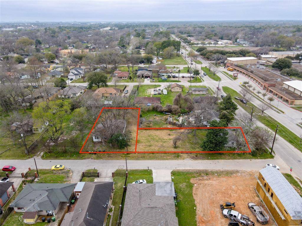 Adjacent lot for sale. Corner lot also available – see separate listing.