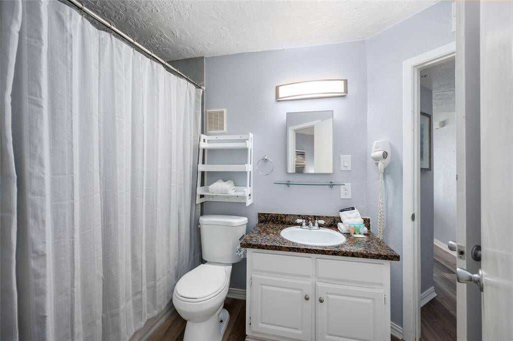 Bathroom with door to primarty bedroom