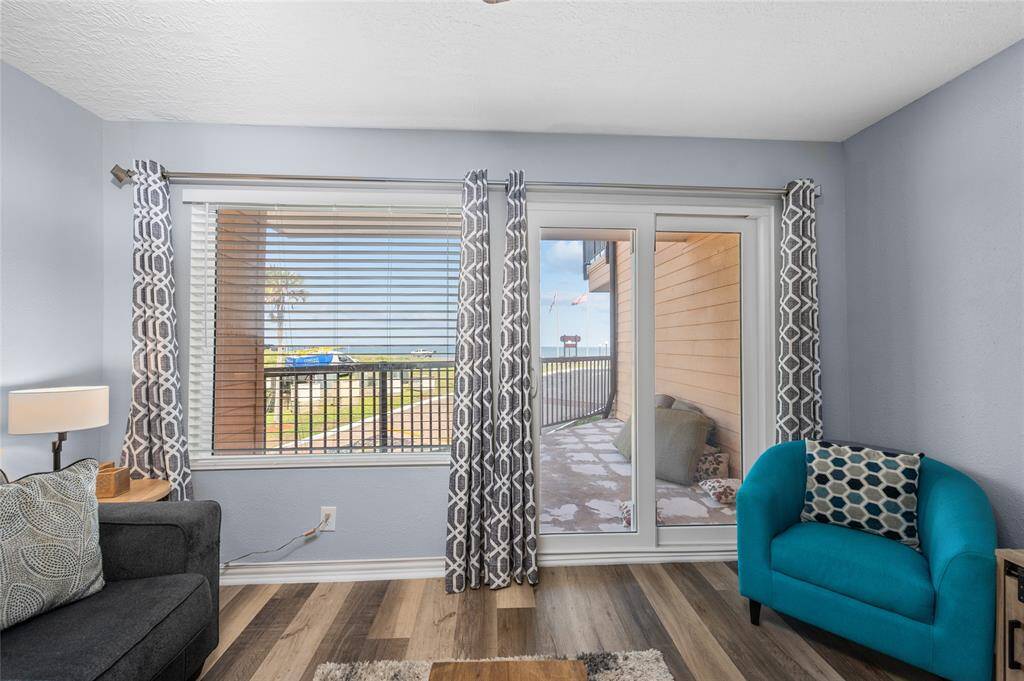 Beautiful gulf views from your den and kitchen.