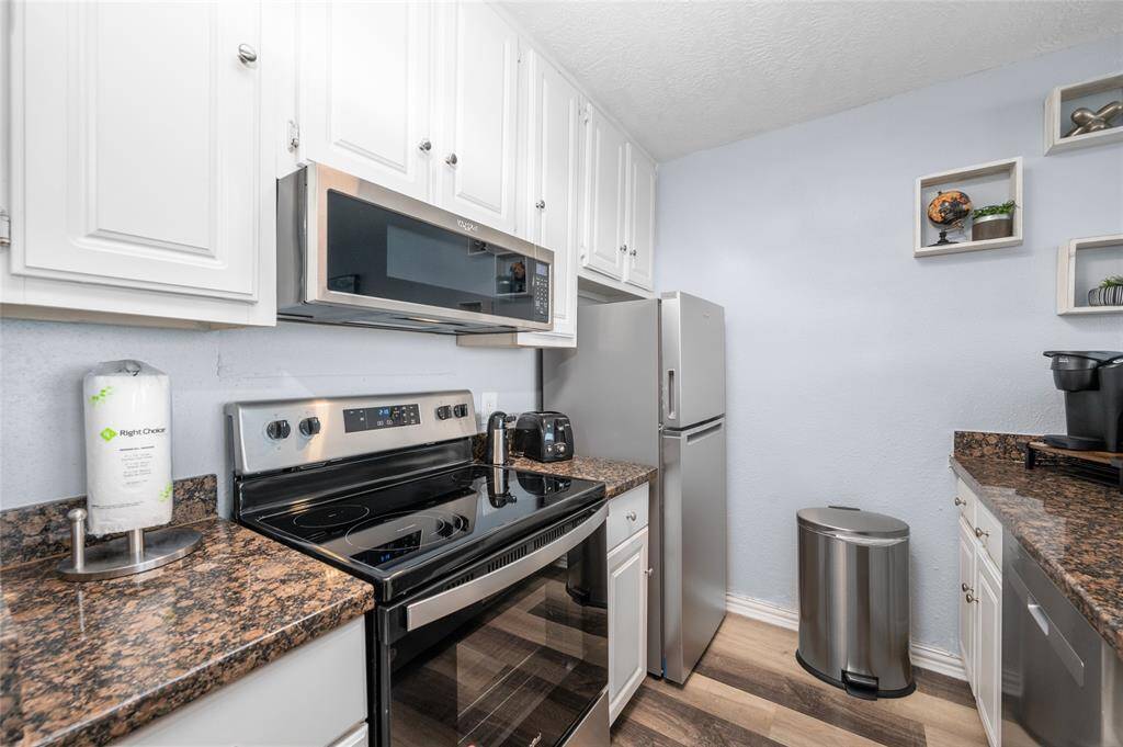 Full size stainless appliances.