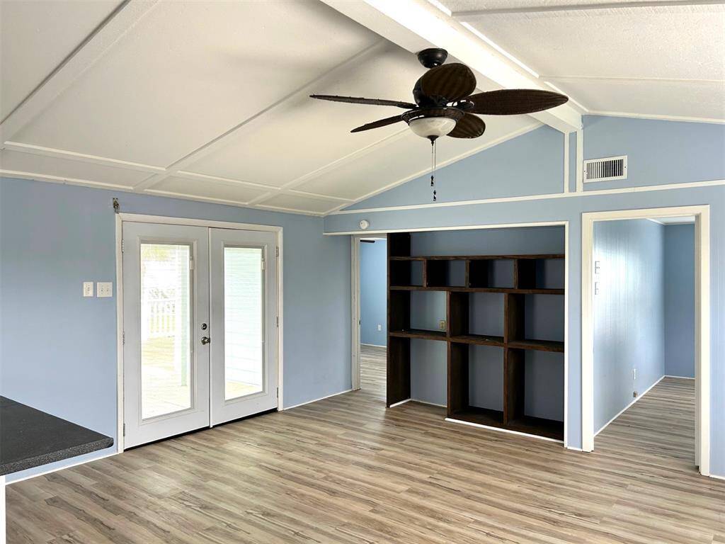 Built-in bookcase/shelving