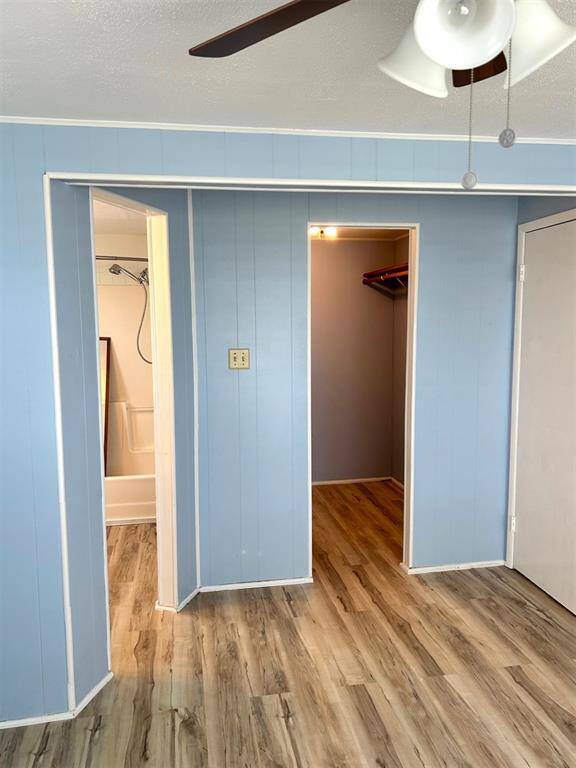 Primary -   Full bath with walk-in closet