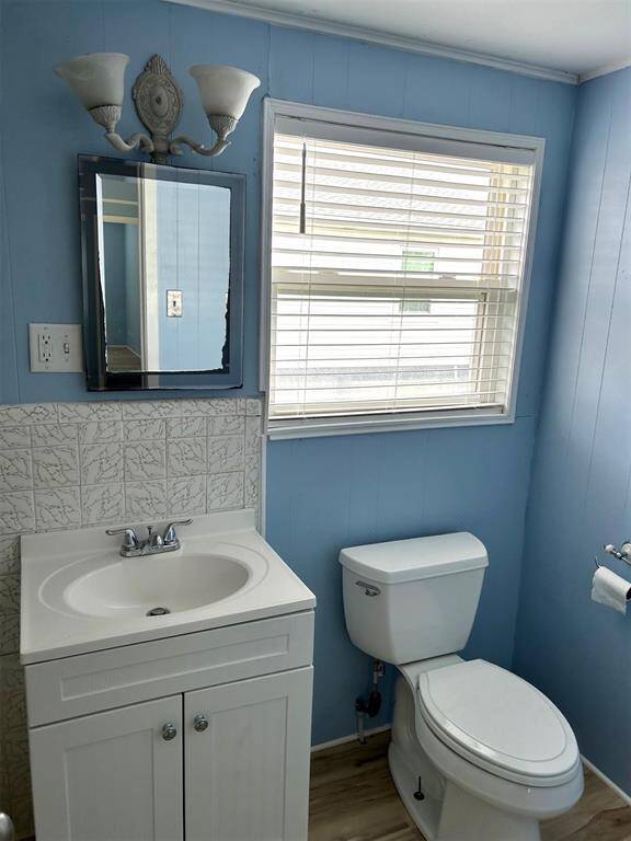Full Bathroom #2 - tub/shower combo to the left