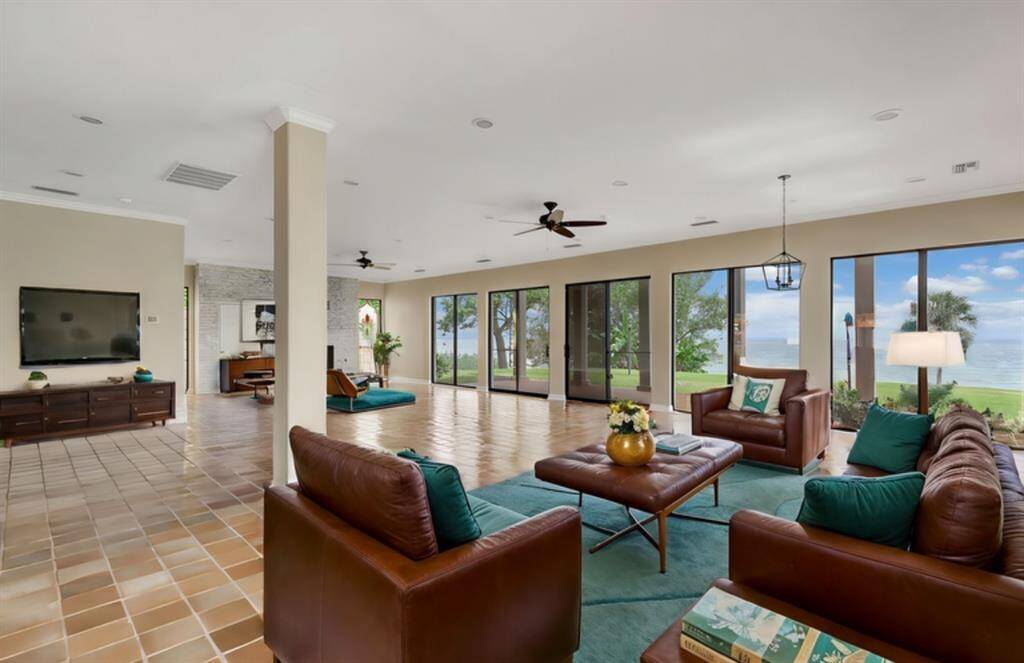 This expansive area can be configured as you wish.
