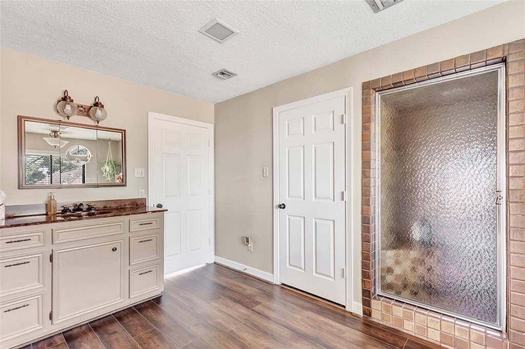 Primary bath with dual vanities