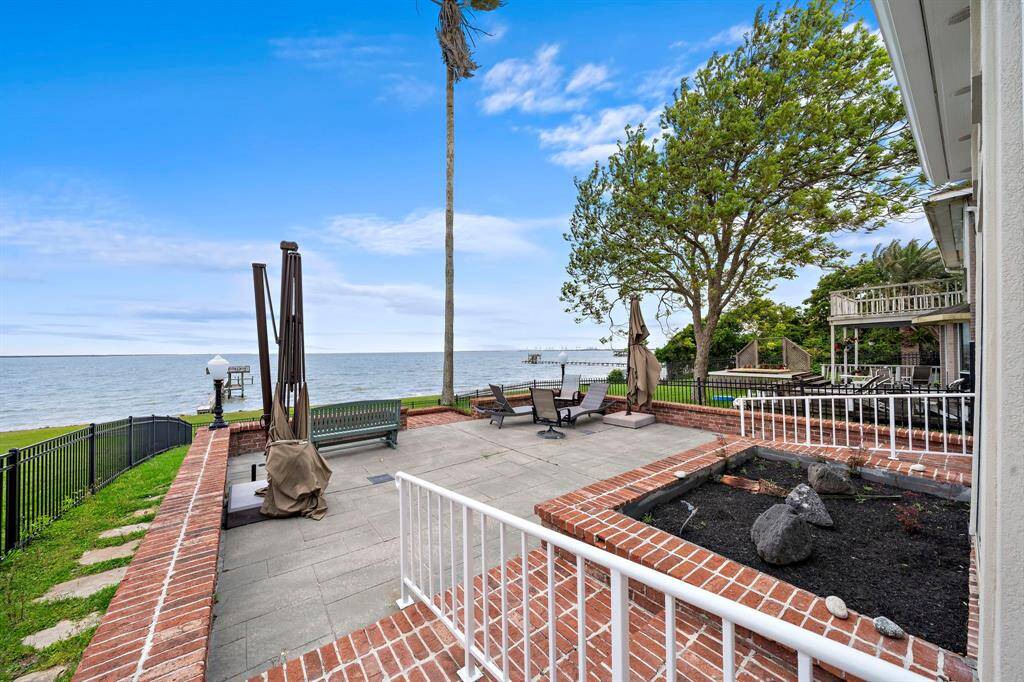 Exterior deck for your entertainment
