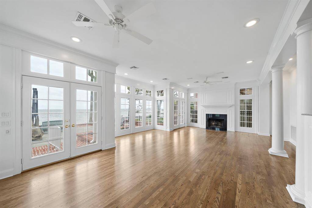 Airy living room with gas fire place