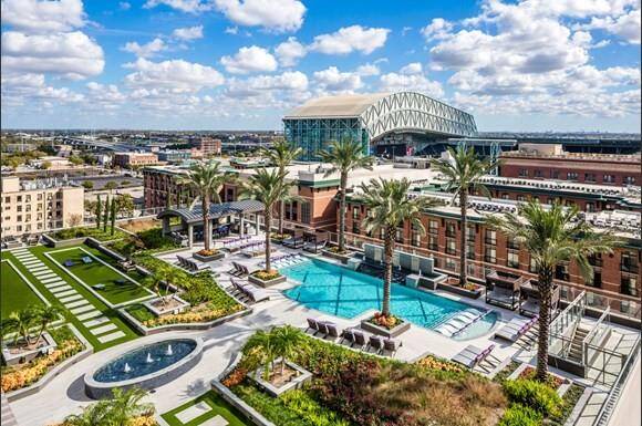 SHORT DISTANCE TO MINUTE MAID PARK