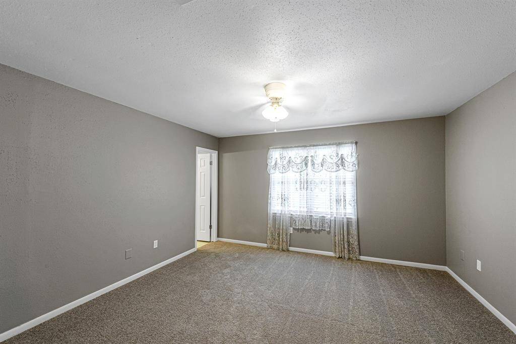 Secondary bedroom with ensuite bath