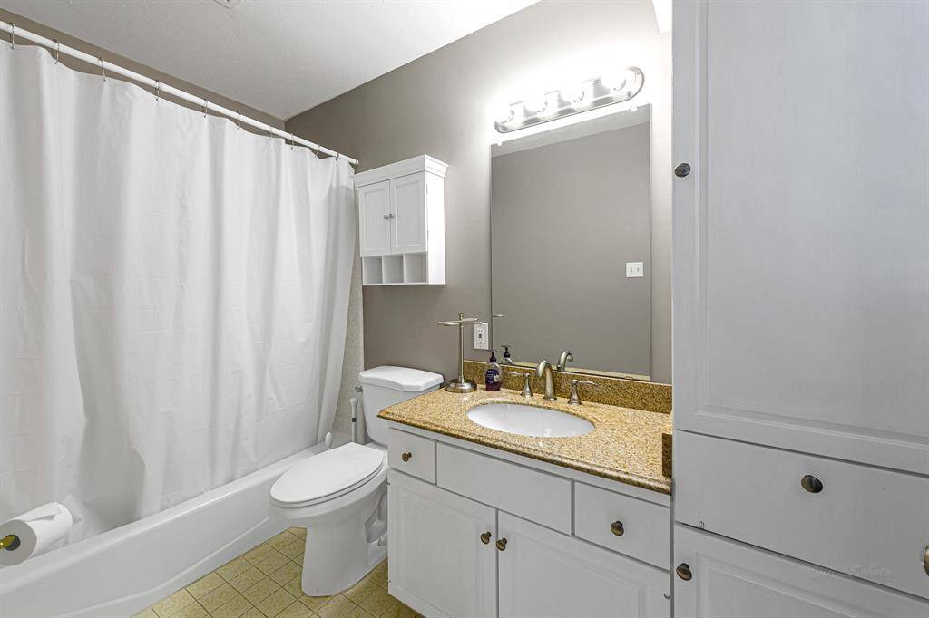 Secondary full bath