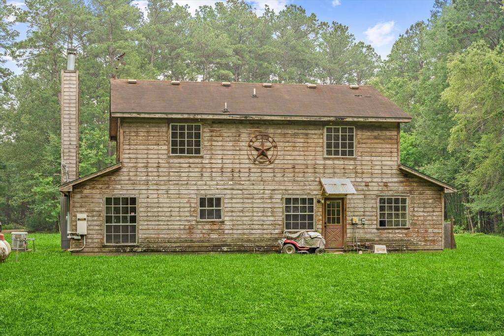 Long screened-in porch!