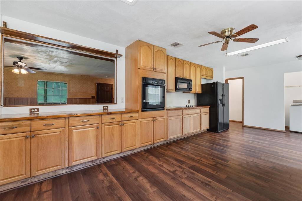 Dining room.