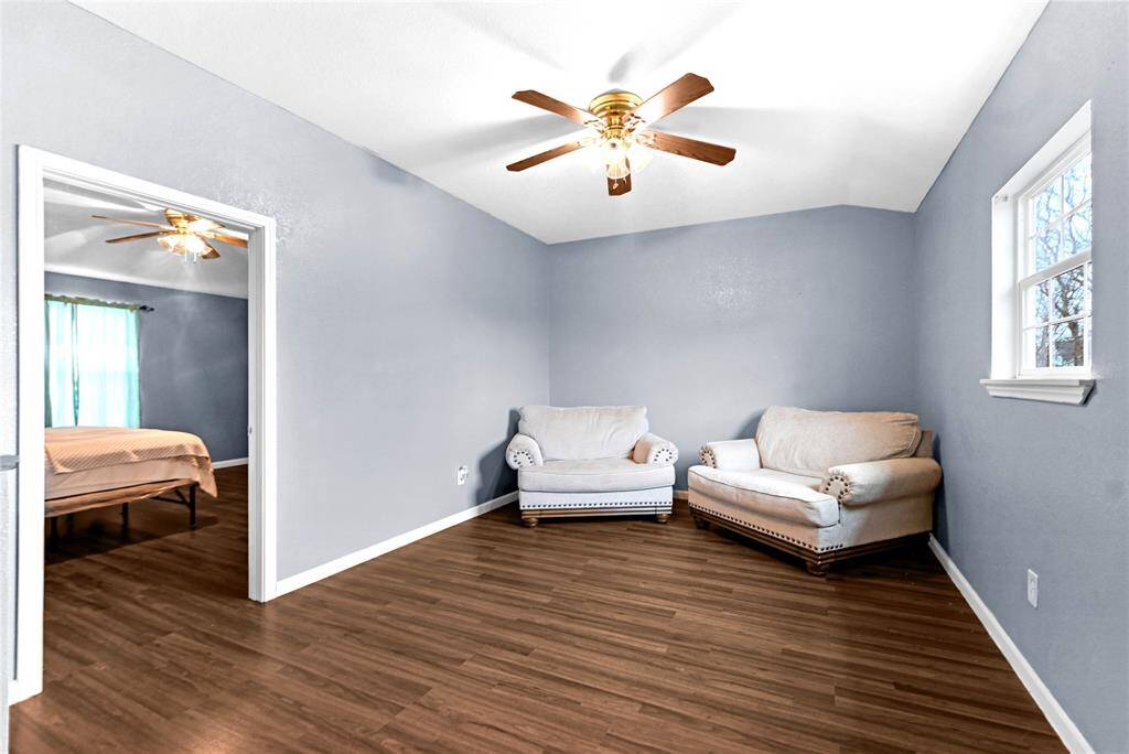 Can be used as TV/ desk space area