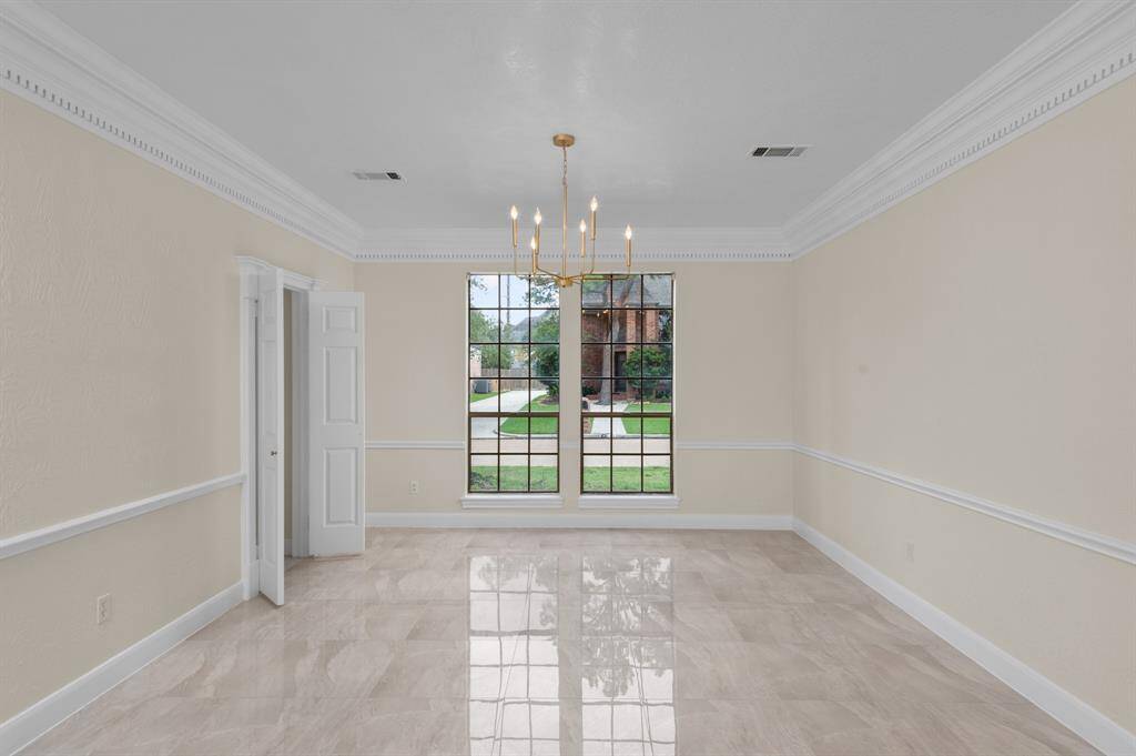 Dining Room (1st floor)