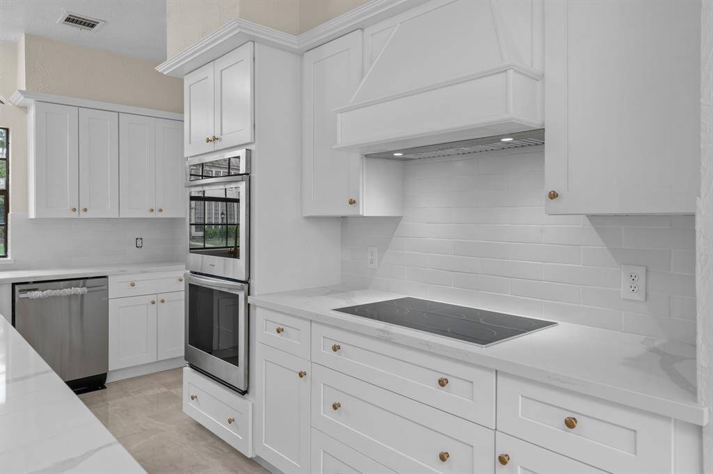 Kitchen with ample cabinets