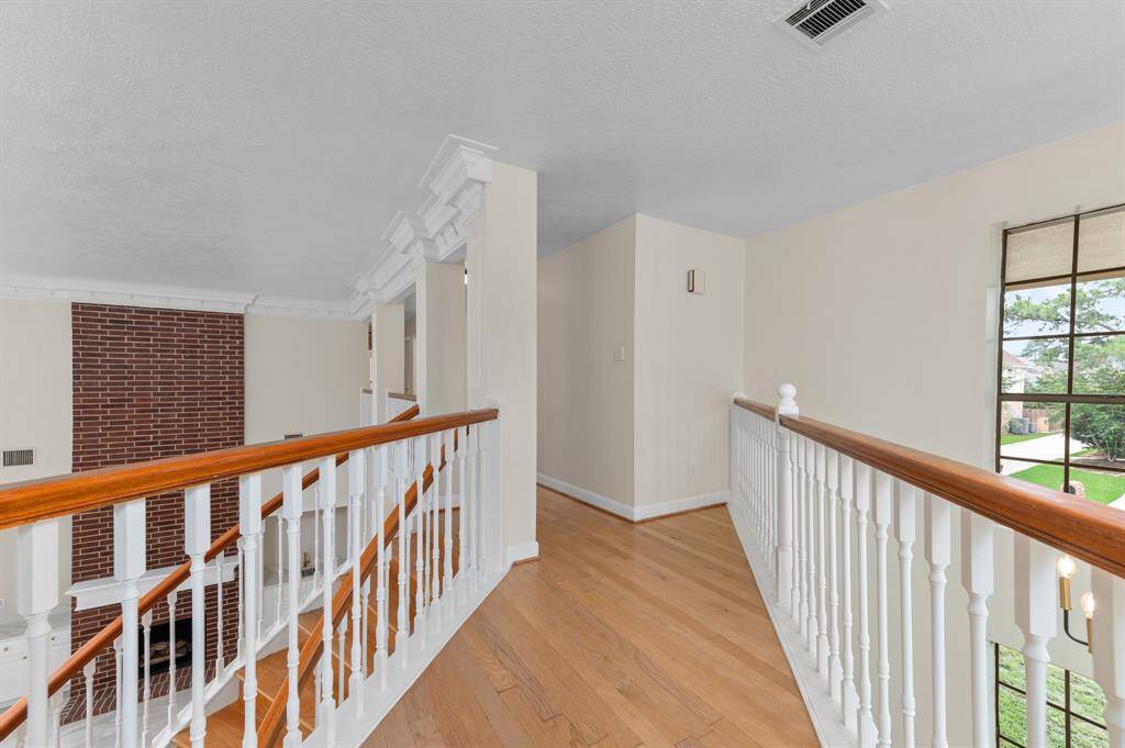 Hallway (2nd floor)