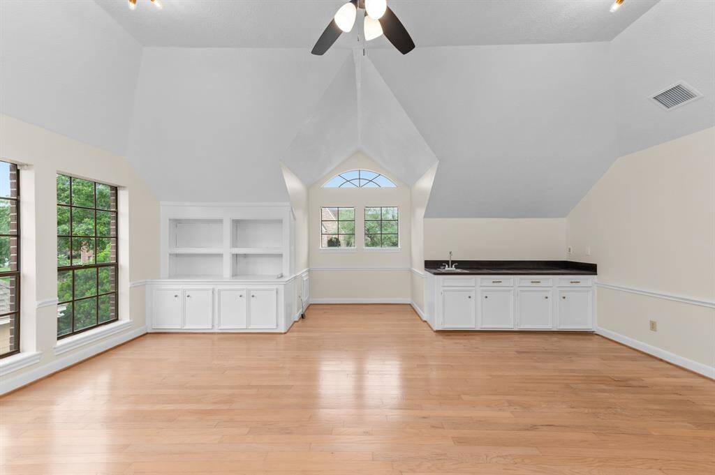 Large Game room (2nd floor)