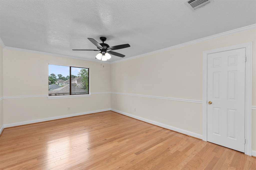 Secondary bedroom (2nd floor)