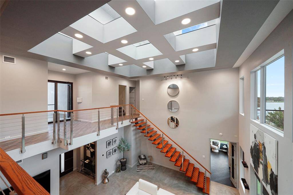 Floating staircase