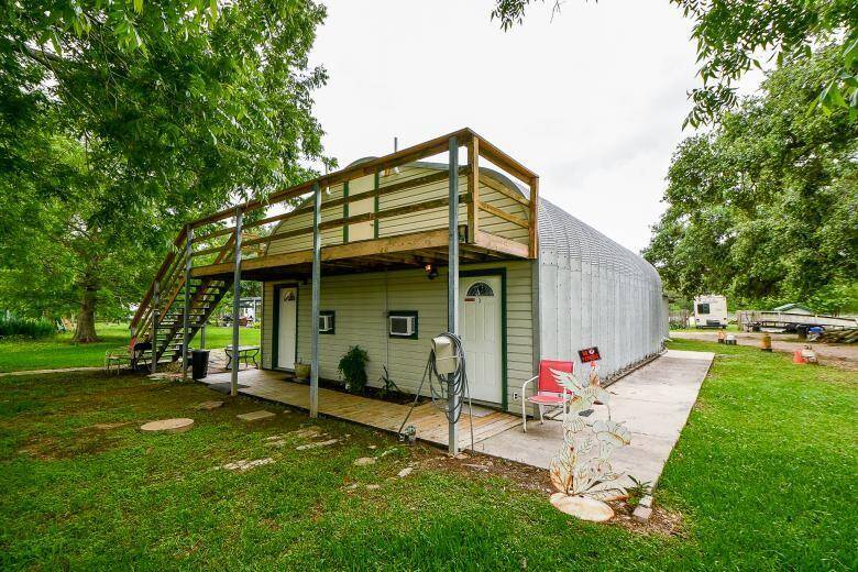 Additional guest rooms in the main home