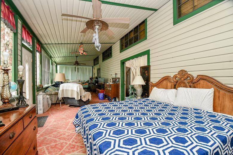 Sunroom or guest bedroom main floor