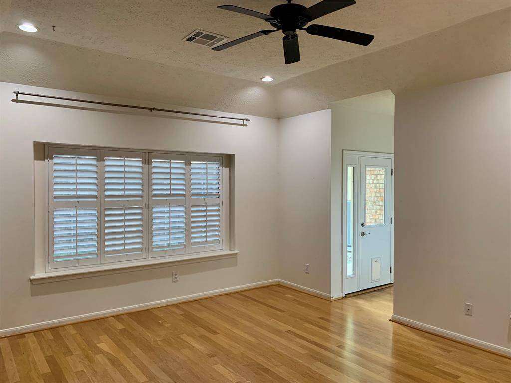 DOWNSTAIRS PRIMARY BEDROOM