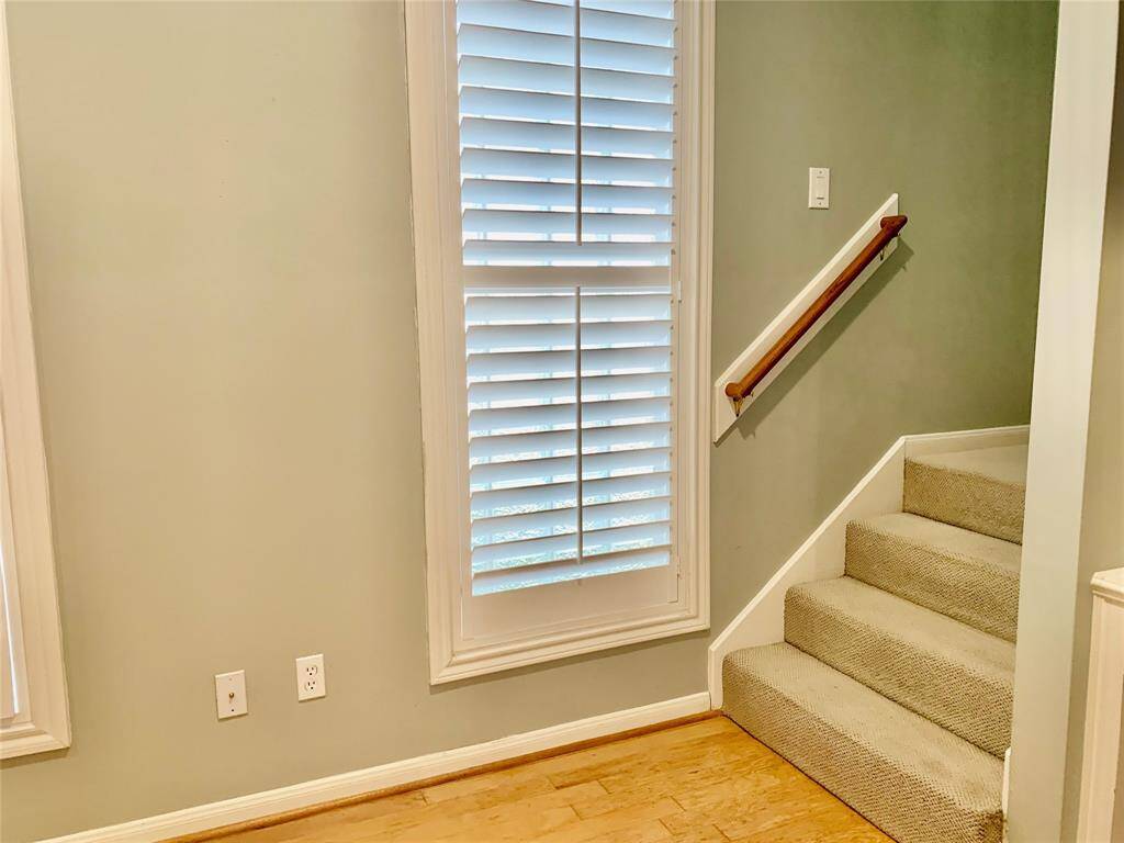 UPSTAIRS TO TWO ADDITIONAL BEDROOMS AND A SECONDARY BATH