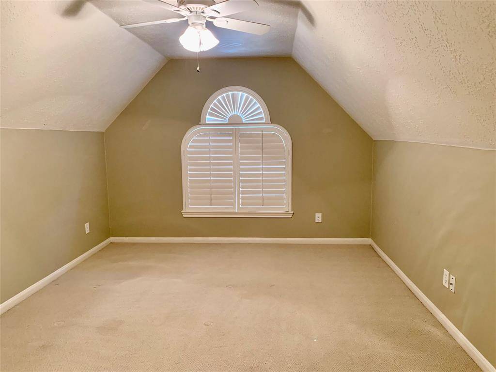 GUEST BEDROOM (1 OF 3 BEDROOMS)