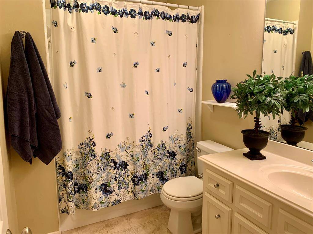 UPSTAIRS BATH
