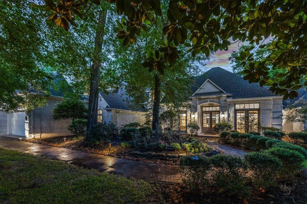 Welcome to 31 Shoreline Point Dr!