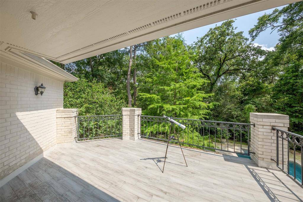 Balcony views to pond, mature trees and Lake Woodlands.