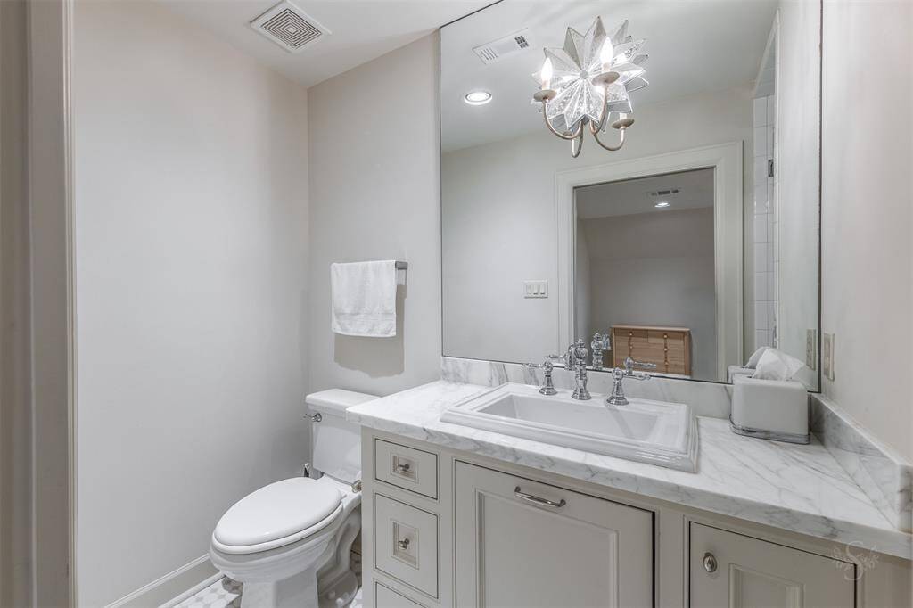 Ensuite's bathroom