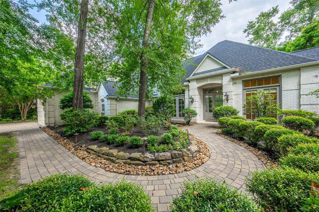 With beautiful curb appeal, this estate's artistry begins at the entry where prominent architectural details abound.
