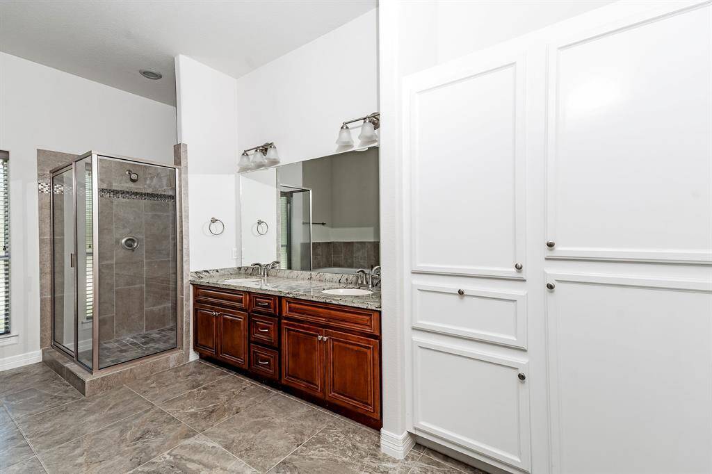 Ensuite bath with walk in shower, double sinks and jetted tub. Lots of storage!