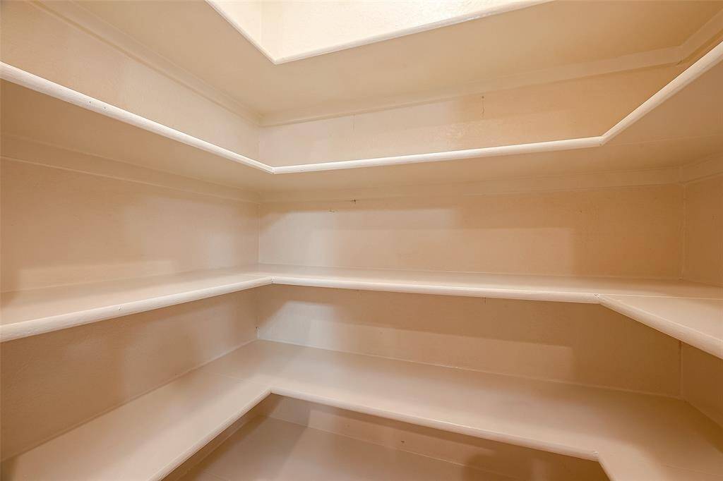 LARGE PANTRY.