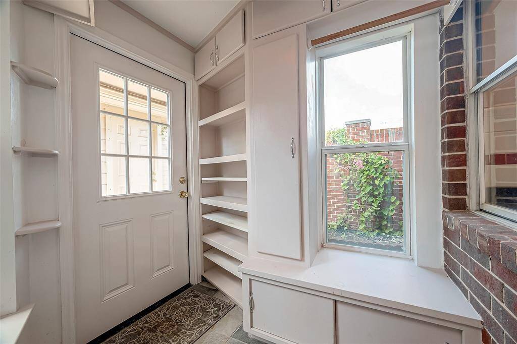 MUD ROOM.