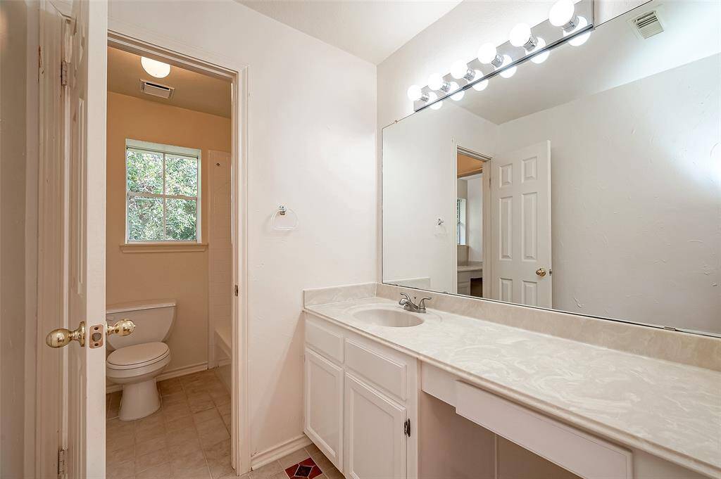 SECONDARY BATH ON 2ND FLOOR.