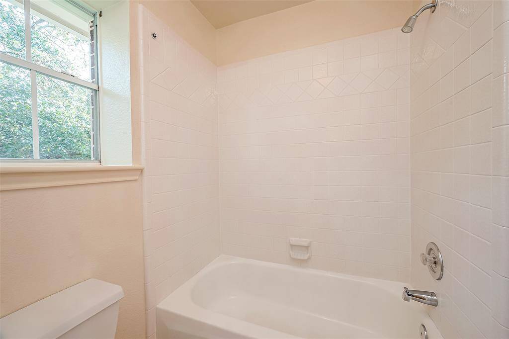 VIEW OF SECONDARY BATH ON 2ND FLOOR.