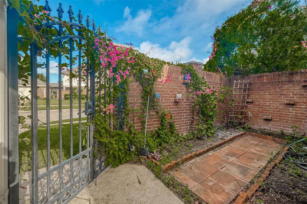 COURTYARD.