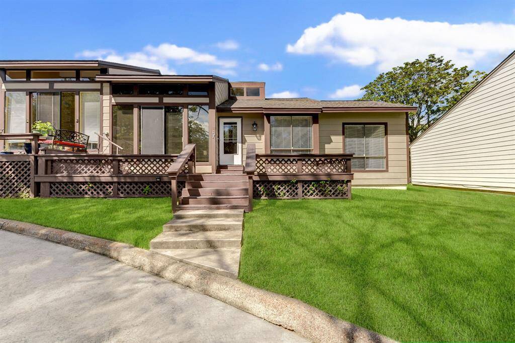 Charming single-story townhome with stunning water views, offering a perfect blend of comfort and style.