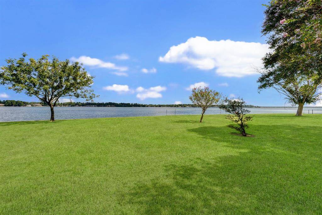 Enjoy Lake community living—perfect for fishing and relaxation!