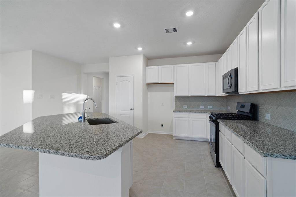 Amenities include a community center, planned park and playground, water park and lazy river, and community splashpad.