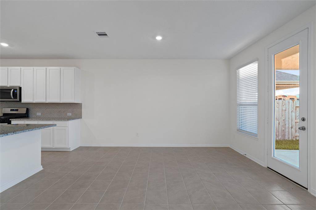 Amenities include a community center, planned park and playground, water park and lazy river, and community splashpad.