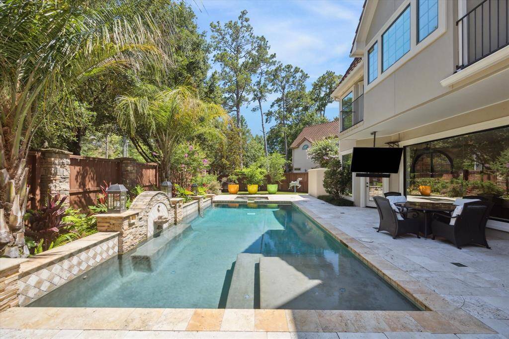 Make the most of every summer moment with a resort-style backyard, complete with lush landscaping, a stunning pool and spa, expansive patio space, turfed area, and an outdoor kitchen!