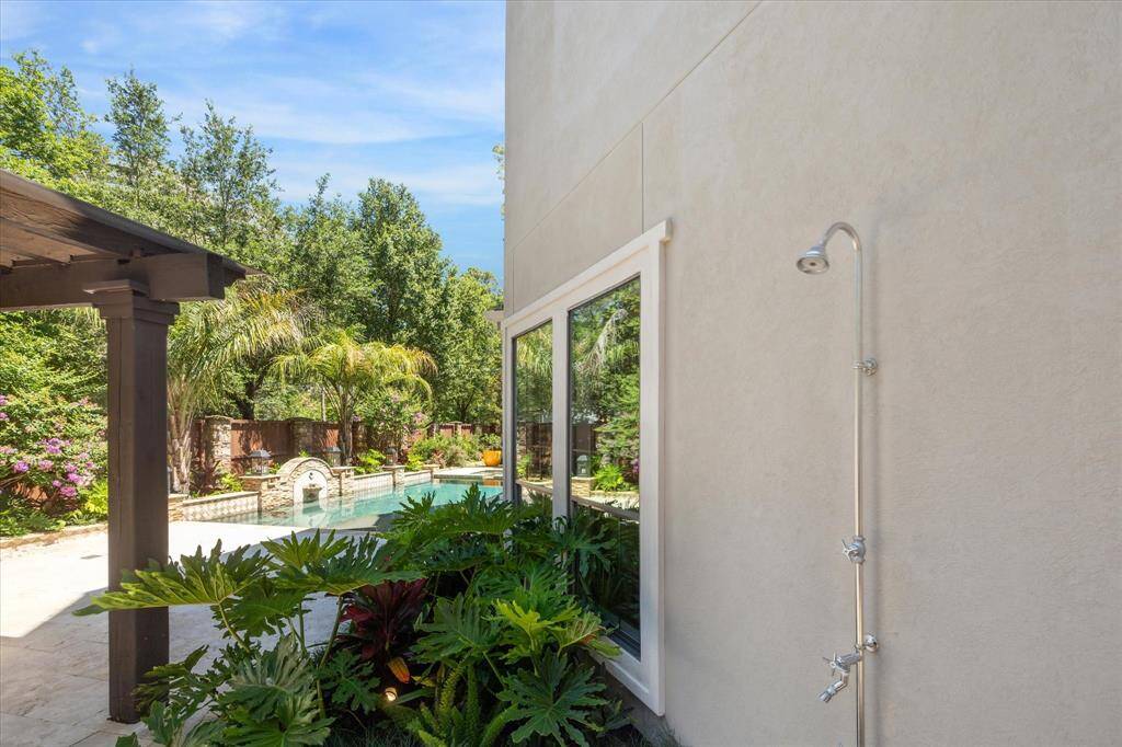 Enjoy a refreshing rinse with this outdoor shower after your swim in the pool!