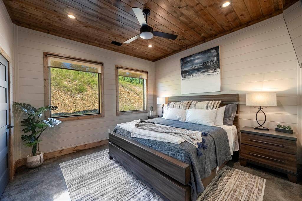 Indulge in the epitome of luxury with two master suites in this mountain top retreat.