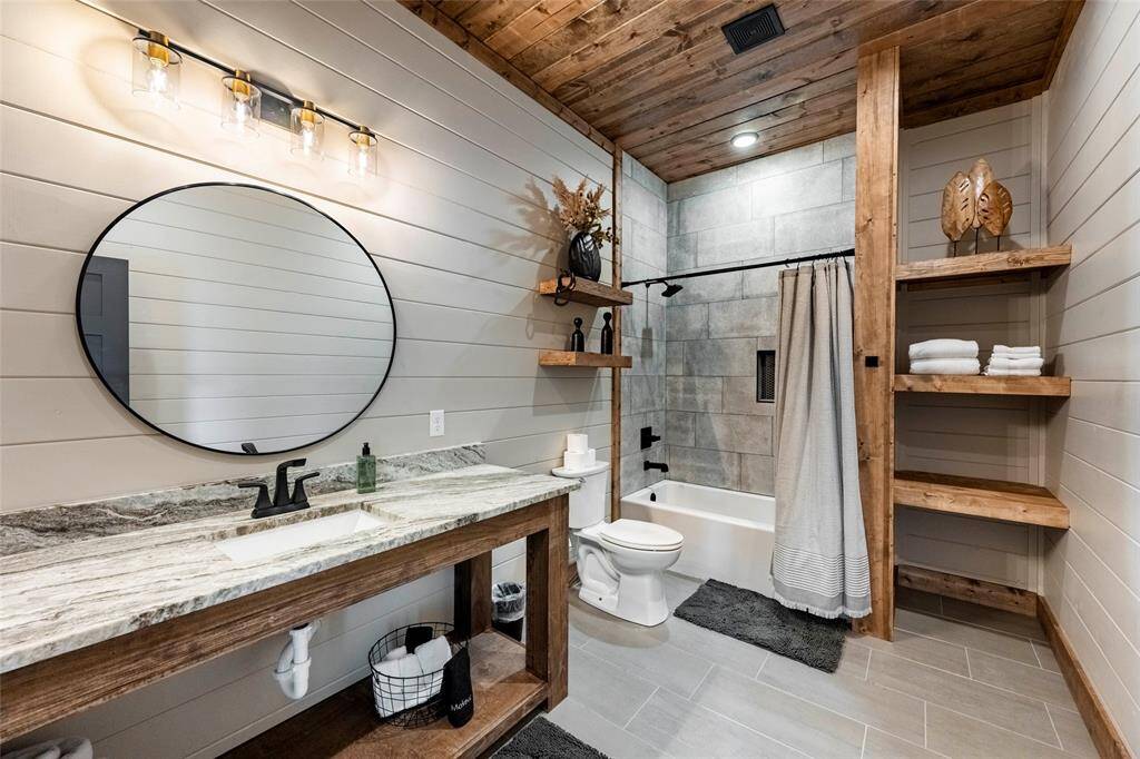 upstairs bonus full bath with luxury details